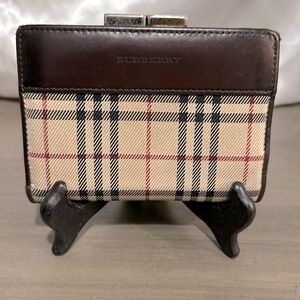VINTAGE BURBERRY NOVACHECK KISSLOCK WALLET